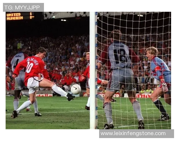 世界杯焦点战拜仁逆转曼联争议判罚引发全场热议