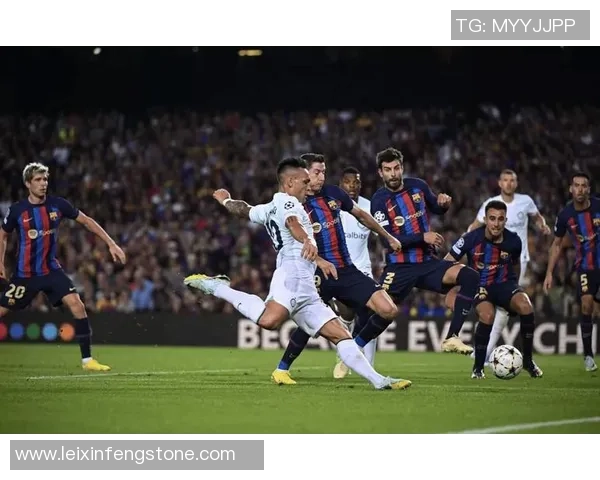 欧冠精彩对决：里昂与多特蒙德战成平局神扑瞬间引发全场热议