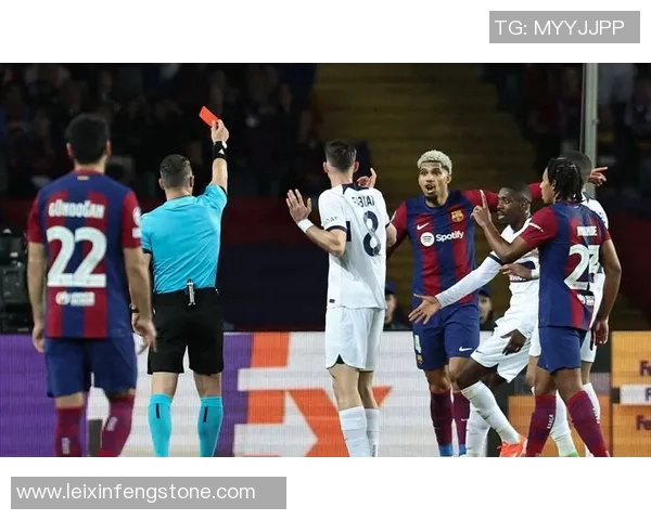 欧冠激战巴黎圣日耳曼大胜多特蒙德帽子戏法引发争议判罚热议